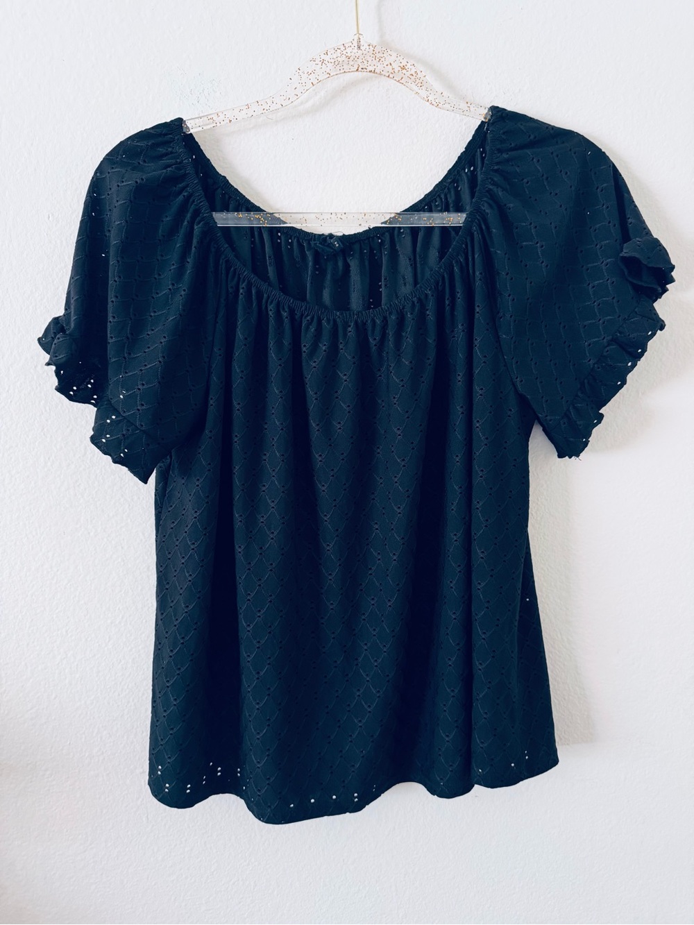 W5 Cute Eyelet Puff Sleeve Top